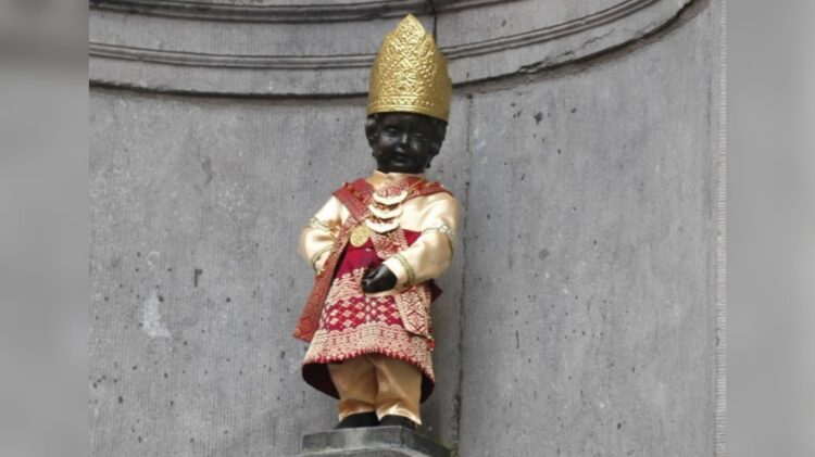 Manneken Pis Bersolek dengan Baju Adat Lampung, Simbol Persahabatan Indonesia-Belgia