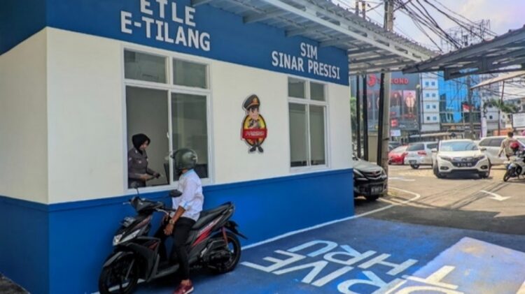 Simpel dan Cepat, Layanan Drive Thru SIM Hadir di Bandarlampung