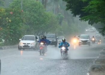 Waspada Cuaca Ekstrem! Hujan Petir Diprediksi Melanda Lampung