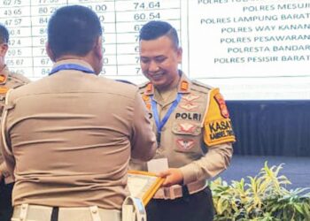 Polres Lamtim Sabet 2 Penghargaan di Rakernis Fungsi Lalu Lintas 2024