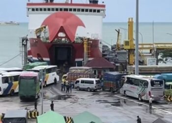 Cuaca Buruk Hantui Lintasan Merak-Bakauheni, Pengguna Diminta Ikuti Arahan Petugas