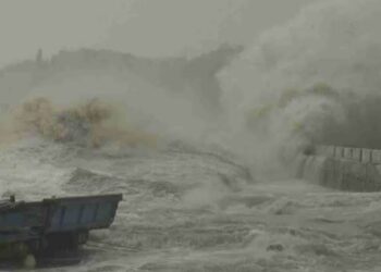 Antisipasi Cuaca Ekstrem, ASDP Batasi Tiket Penumpang di Bakauheni