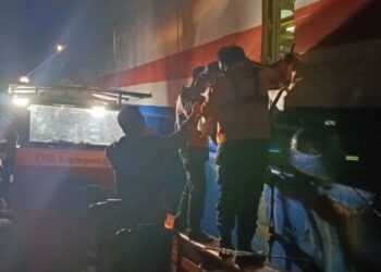 Diterjang Hujan dan Arus Kuat, KMP Jagantara Kandas di Perairan Lampung Selatan 