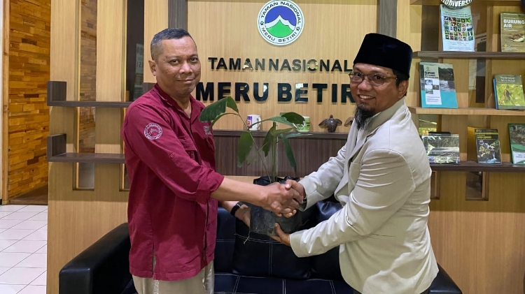 Dukung Pelestarian, Mitratani Dua Tujuh Komitmen Tanam 5000 Pohon Aren