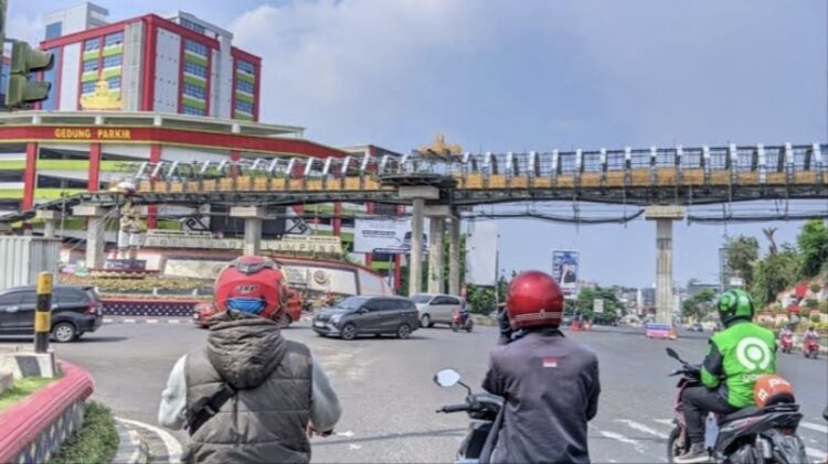 Perayaan Tahun Baru di Bandarlampung: Kembang Api dan JPO Siger Milenial