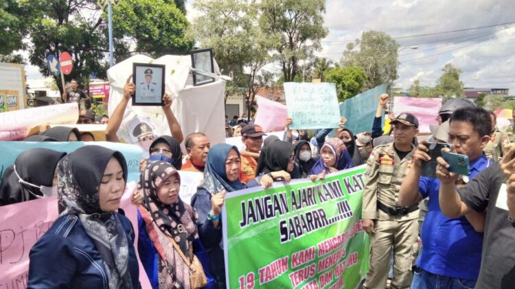 Honorer 20 Tahun Lampung Utara Protes, Minta Perekrutan PPPK Diaudit