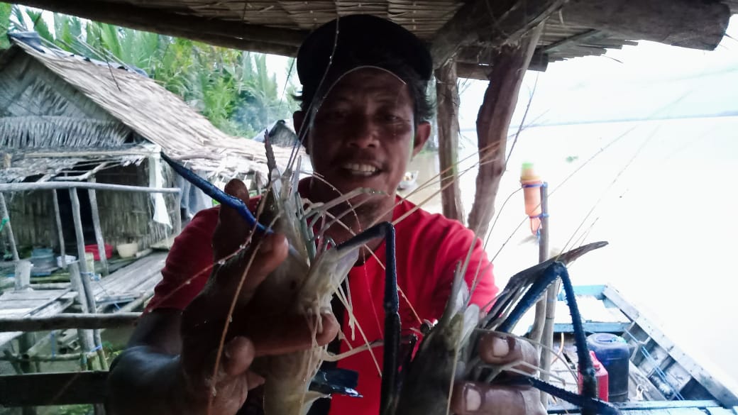 Nelayan Kampung Cabang Lamteng: Berjuang di Tengah Limbah dan Ilegalitas