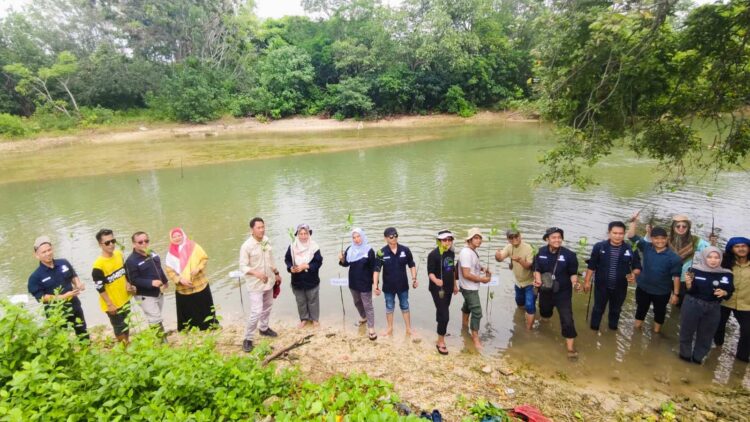 Tangkal Abrasi, IKA Sylva Unila Bangun Sabuk Hijau di Lampung Selatan