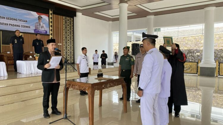 Bupati Pesawaran Lantik 2 Penjabat Kepala Desa, Tekankan Pentingnya Kerukunan