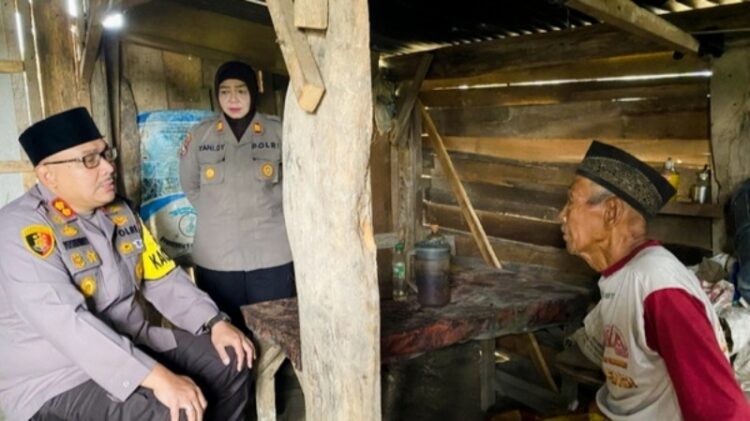 Kakek 93 Tahun di Lampung Selatan Bertahan Hidup dalam Keterbatasan