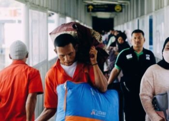 2 Pemudik Jatuh ke Laut Saat Naik Feri di Pelabuhan Merak