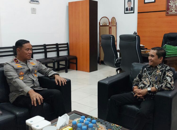 Wakapolda Kalimantan Tengah Brigjen Pol Rakhmad Setyadi saat berkunjung ke Kantor Pertanahan Kota Palangka Raya