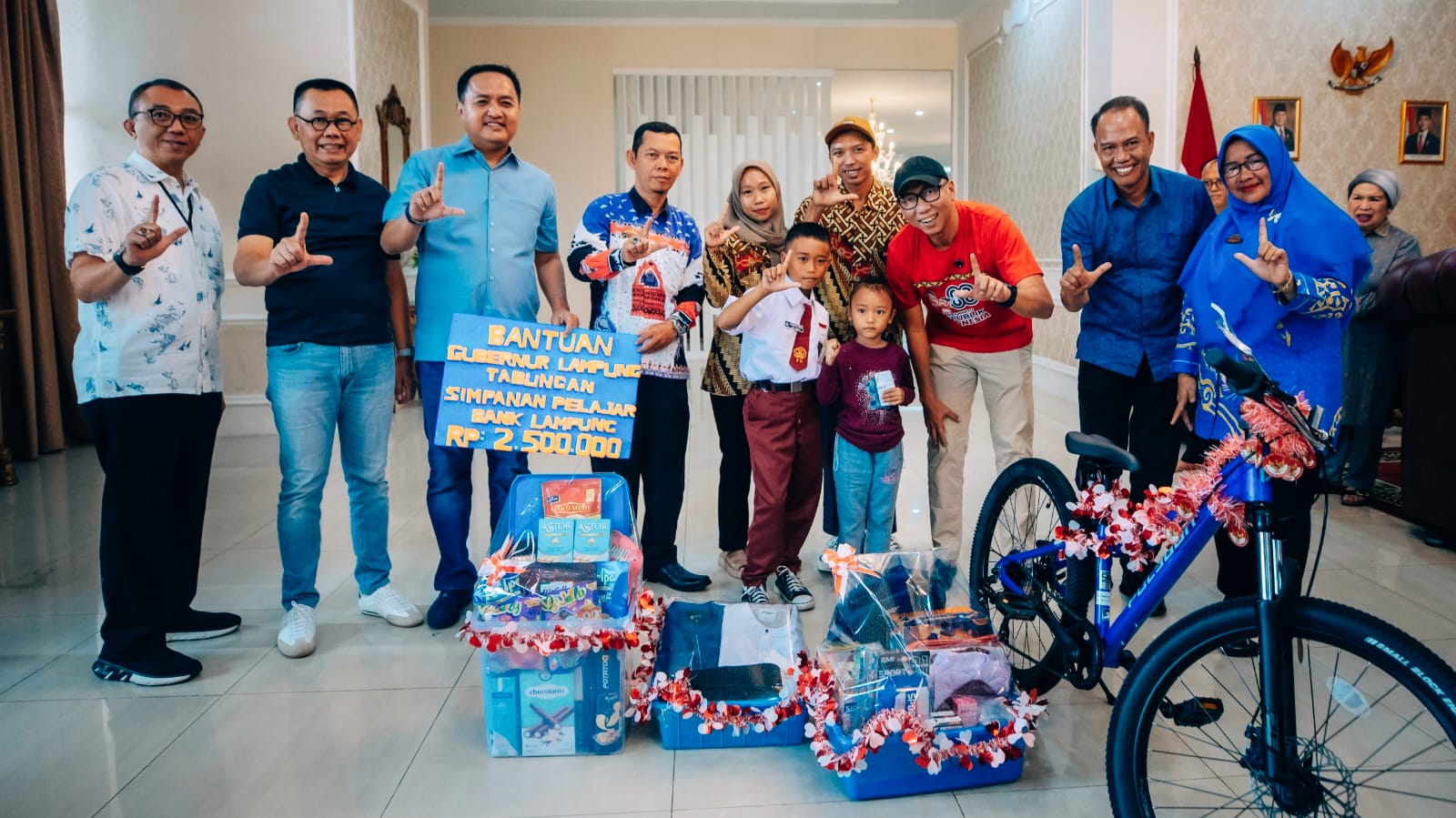 Berawal dari Aksi Panjat Tiang Bendera, Raihan Kini Gowes Sepeda Baru dari Gubernur Lampung