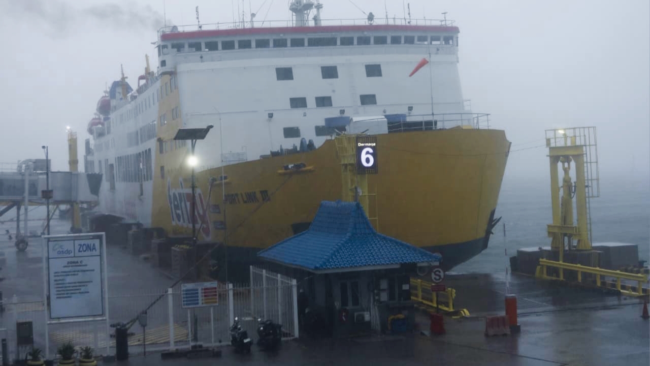 Waspada! Cuaca Ekstrem Ancam Rute Vital Merak-Bakauheni Hingga Februari