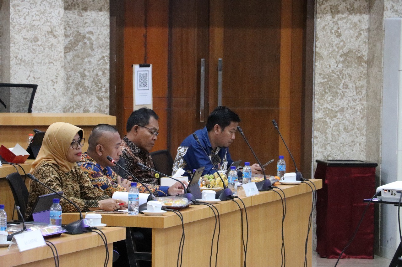 Kepala Kantor Pertanahan Kota Bima Hodidjah hadir dalam rapat koordinasi sekaligus pembinaan kinerja yang digelar oleh Kementerian Agraria dan Tata Ruang/Badan Pertanahan Nasional (ATR BPN) di Mataram, Nusa Tenggara Barat (NTB).