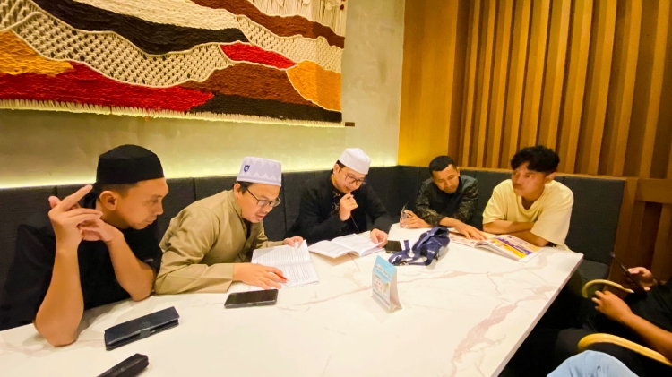 Pulang ke Jawa, Gus Atoilah Sisakan Cahaya Ilmu di Lampung