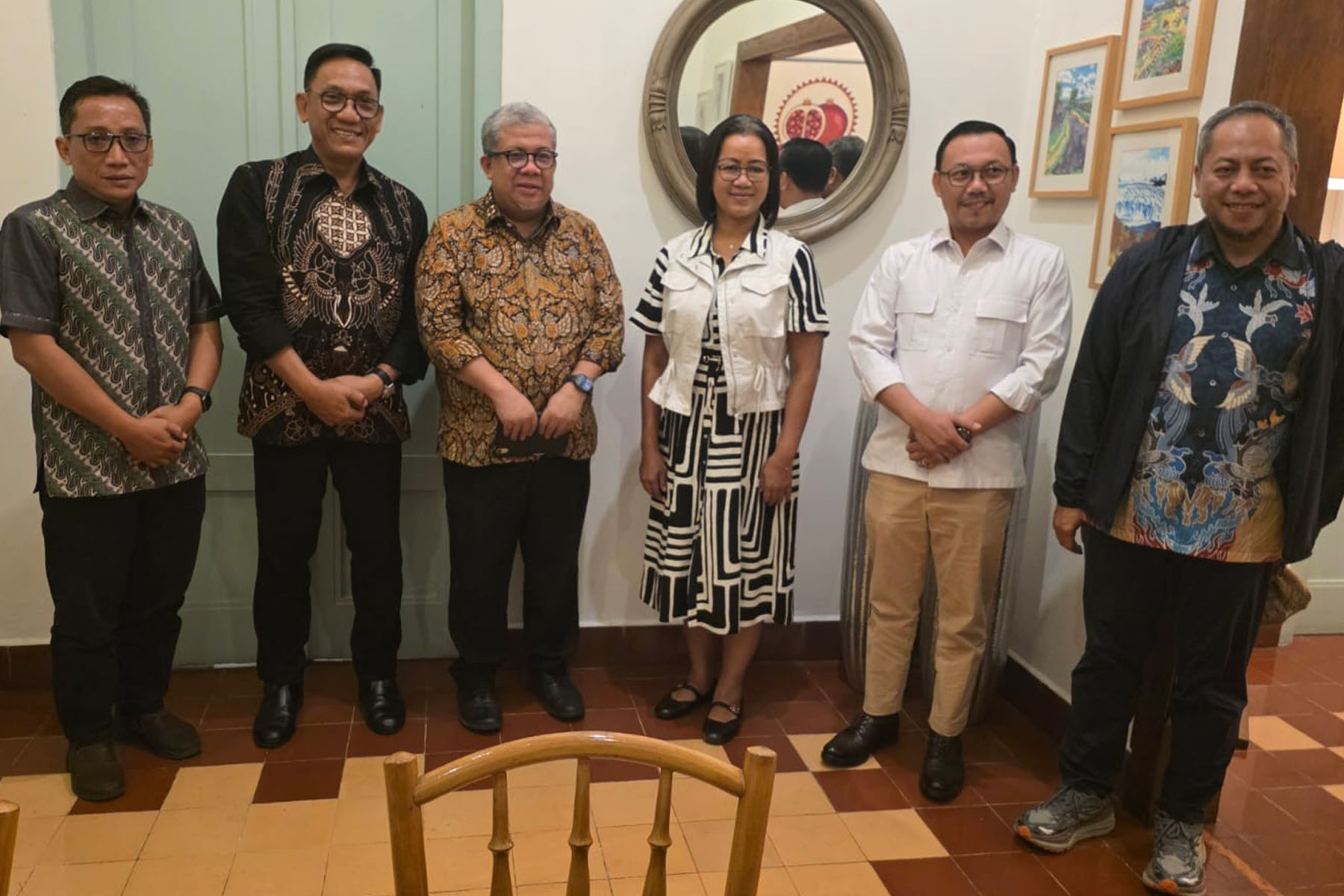 Wakil Menteri Perumahan dan Kawasan Permukiman (PKP) Fahri Hamzah bertemu Gubernur DIY Sri Sultan Hamengku Buwono X membahas transformasi perkotaan nasional.